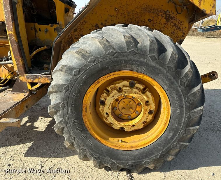 image for item DW2358 1984 John Deere 401D tractor