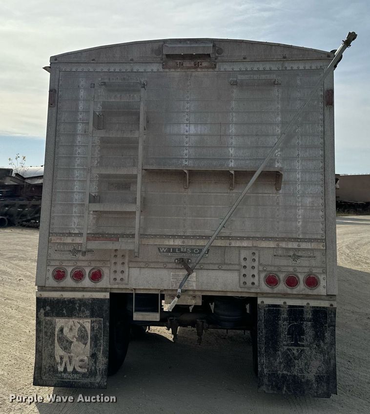 image for item DW2364 2002 Wilson DWH-400 grain trailer