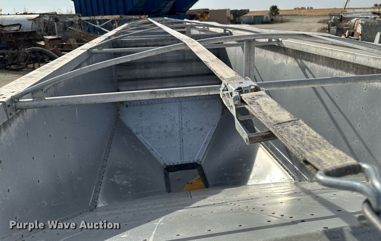 image for item DW2364 2002 Wilson DWH-400 grain trailer