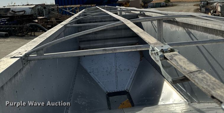 image for item DW2364 2002 Wilson DWH-400 grain trailer