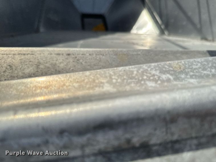 image for item DW2364 2002 Wilson DWH-400 grain trailer