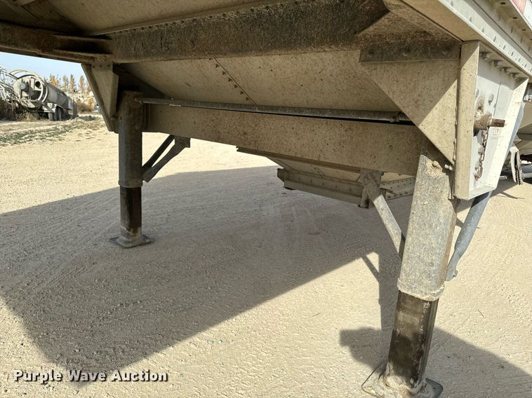 image for item DW2364 2002 Wilson DWH-400 grain trailer