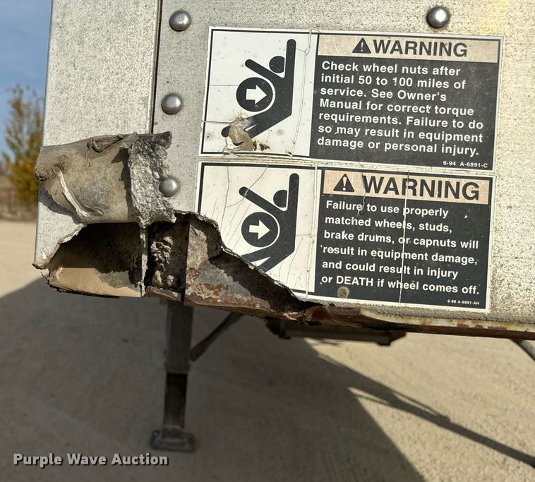 image for item DW2364 2002 Wilson DWH-400 grain trailer