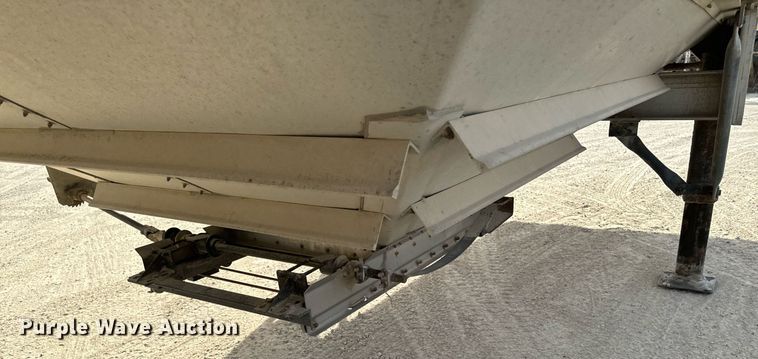 image for item DW2364 2002 Wilson DWH-400 grain trailer