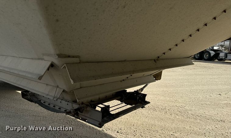 image for item DW2364 2002 Wilson DWH-400 grain trailer
