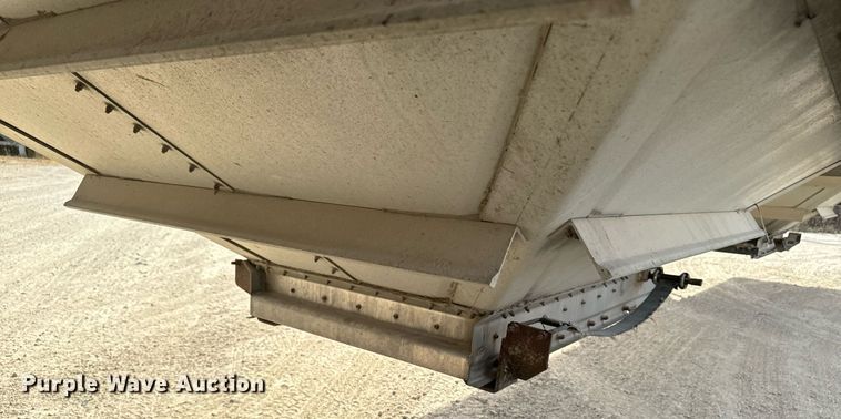 image for item DW2364 2002 Wilson DWH-400 grain trailer