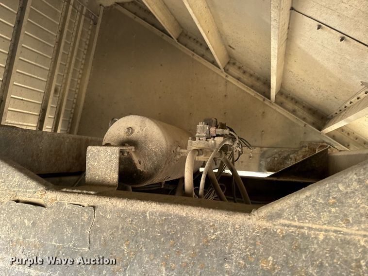 image for item DW2364 2002 Wilson DWH-400 grain trailer