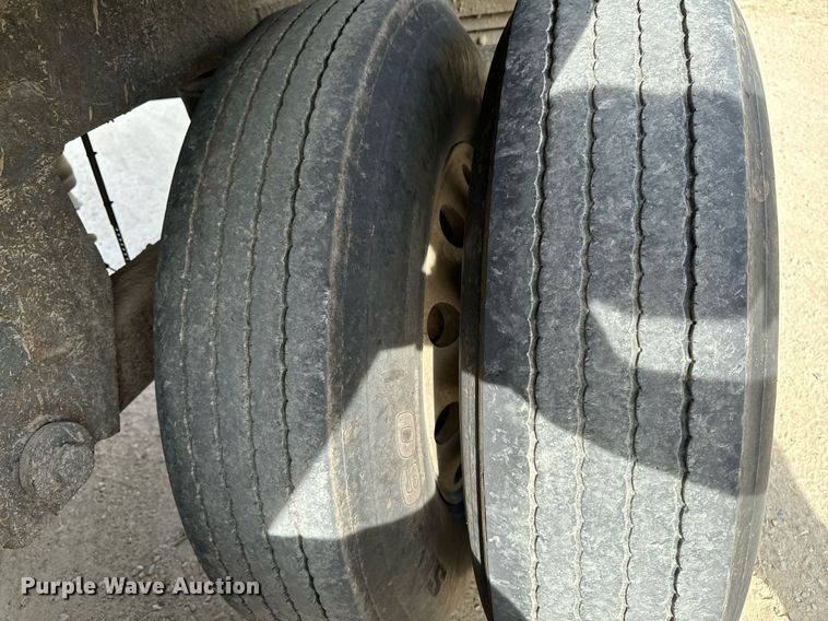 image for item DW2364 2002 Wilson DWH-400 grain trailer