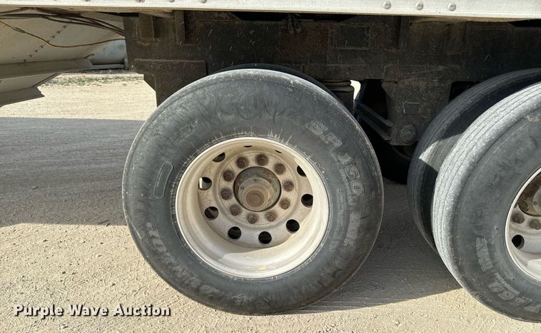 image for item DW2364 2002 Wilson DWH-400 grain trailer