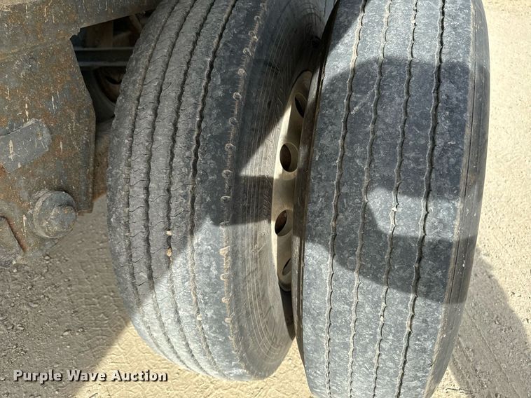 image for item DW2364 2002 Wilson DWH-400 grain trailer