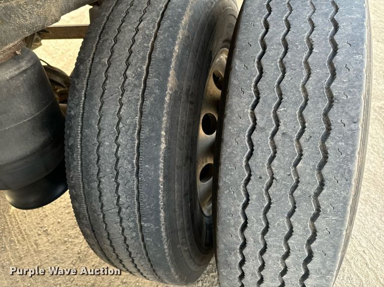 image for item DW2364 2002 Wilson DWH-400 grain trailer