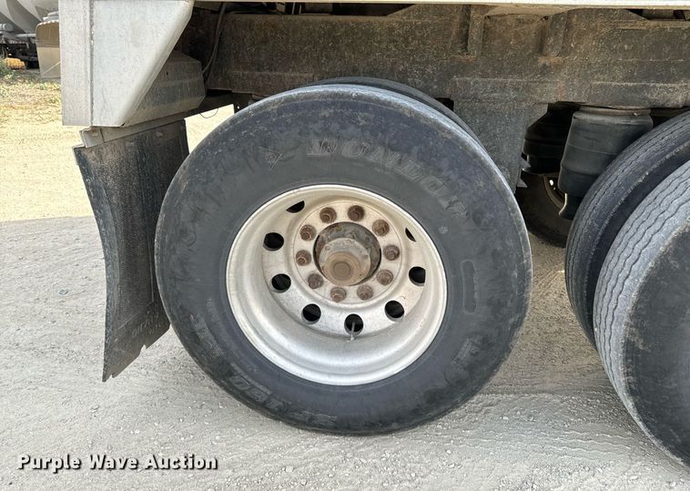 image for item DW2364 2002 Wilson DWH-400 grain trailer