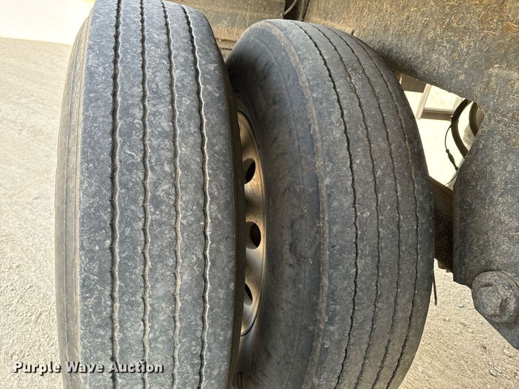 image for item DW2364 2002 Wilson DWH-400 grain trailer