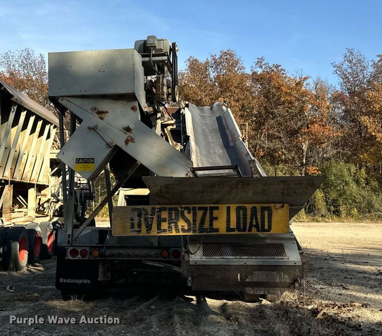 image for item DW2365 1995 CedarRapids Super 72 crusher