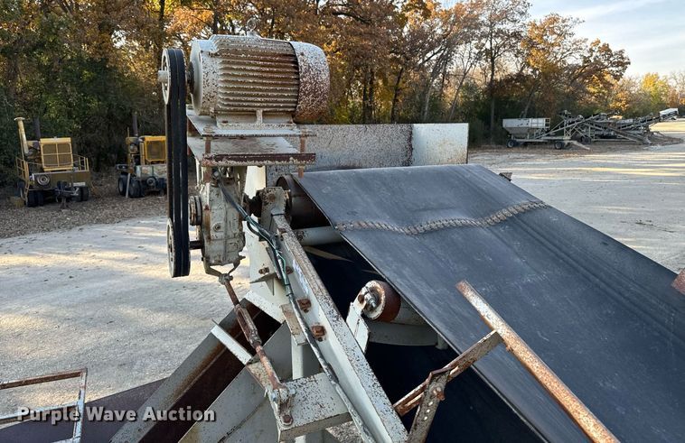 image for item DW2365 1995 CedarRapids Super 72 crusher