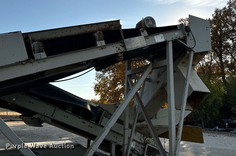 image for item DW2365 1995 CedarRapids Super 72 crusher