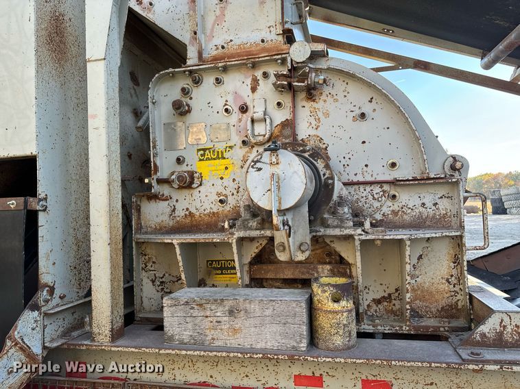 image for item DW2365 1995 CedarRapids Super 72 crusher