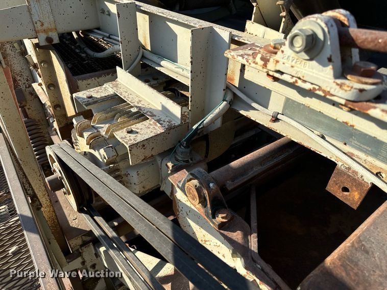 image for item DW2365 1995 CedarRapids Super 72 crusher