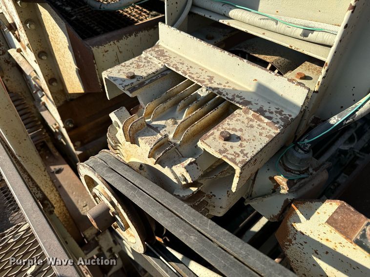 image for item DW2365 1995 CedarRapids Super 72 crusher