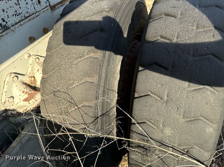 image for item DW2365 1995 CedarRapids Super 72 crusher