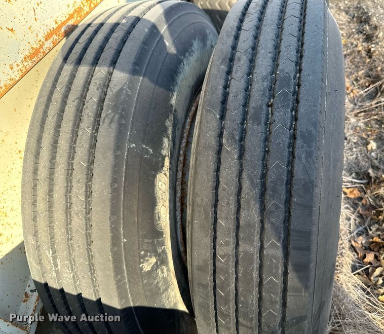 image for item DW2365 1995 CedarRapids Super 72 crusher