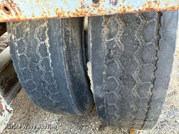 image for item DW2365 1995 CedarRapids Super 72 crusher