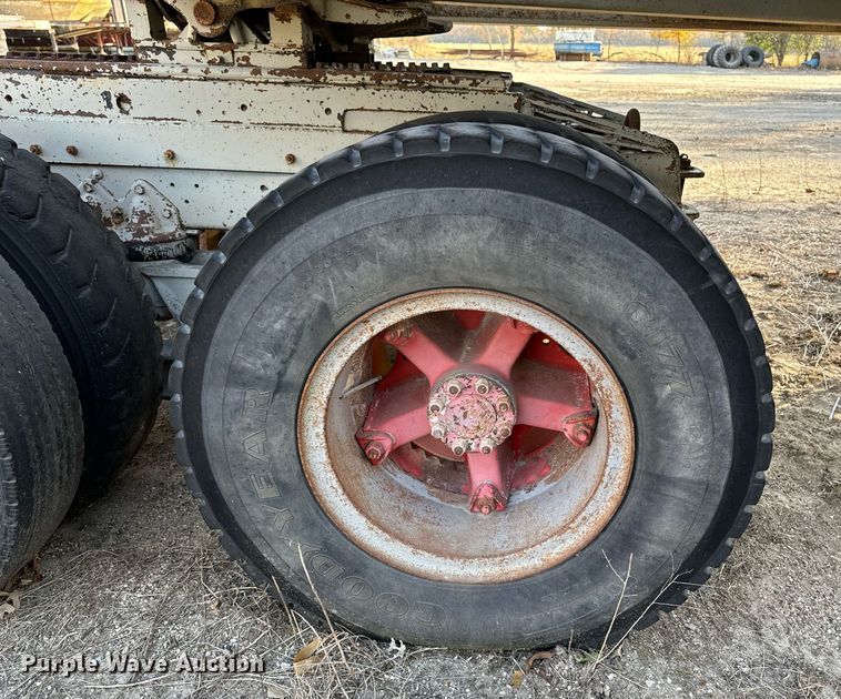 image for item DW2365 1995 CedarRapids Super 72 crusher