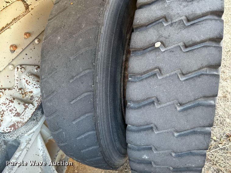 image for item DW2365 1995 CedarRapids Super 72 crusher