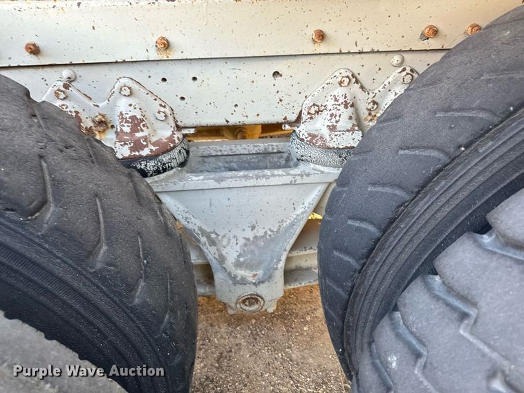 image for item DW2365 1995 CedarRapids Super 72 crusher