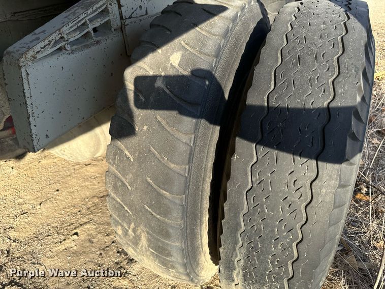 image for item DW2365 1995 CedarRapids Super 72 crusher