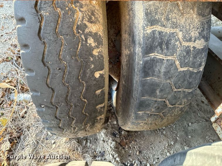 image for item DW2365 1995 CedarRapids Super 72 crusher