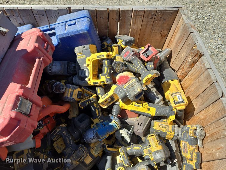 image for item DW2504 Power tools