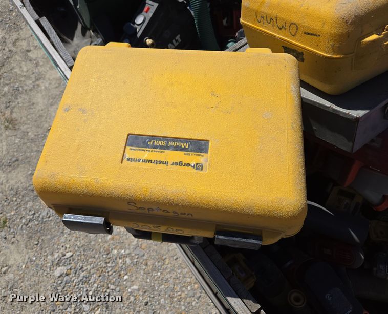 image for item DW2504 Power tools