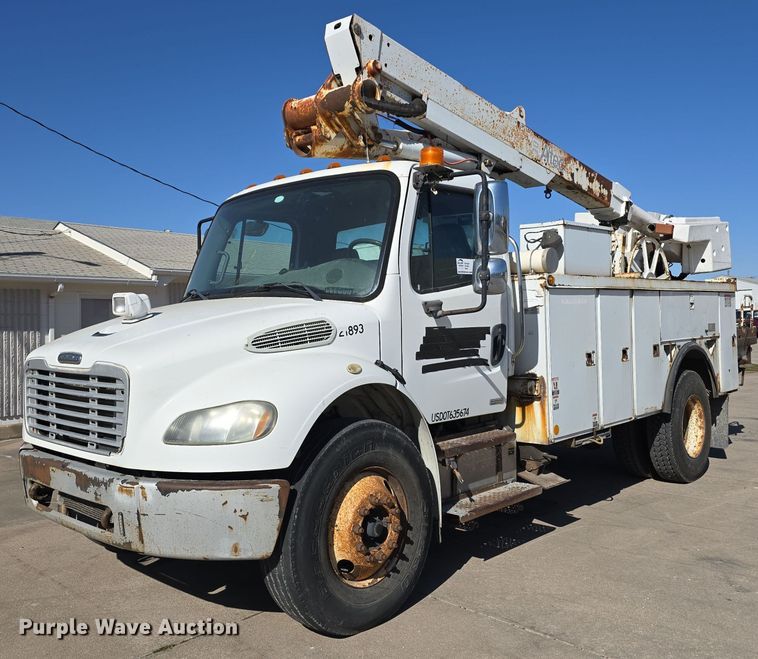 image for item DW3813 2005 Freightliner Busings Class M2 bucket truck