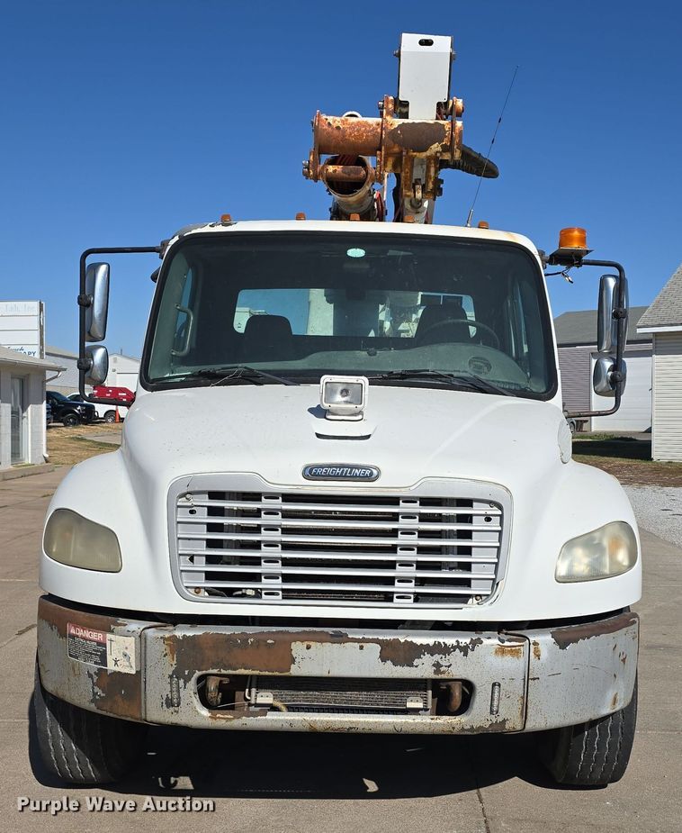 image for item DW3813 2005 Freightliner Busings Class M2 bucket truck