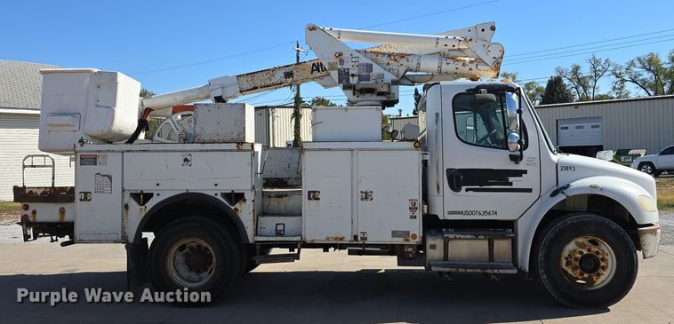 image for item DW3813 2005 Freightliner Busings Class M2 bucket truck