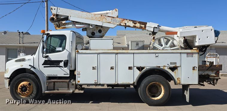 image for item DW3813 2005 Freightliner Busings Class M2 bucket truck