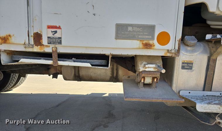 image for item DW3813 2005 Freightliner Busings Class M2 bucket truck