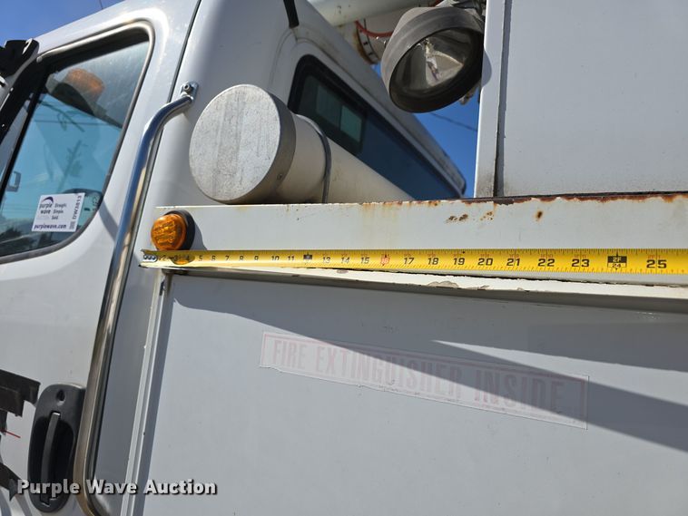 image for item DW3813 2005 Freightliner Busings Class M2 bucket truck