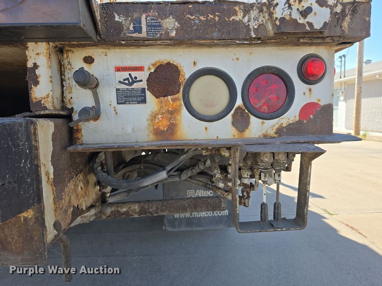 image for item DW3813 2005 Freightliner Busings Class M2 bucket truck