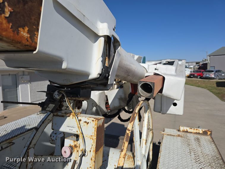 image for item DW3813 2005 Freightliner Busings Class M2 bucket truck