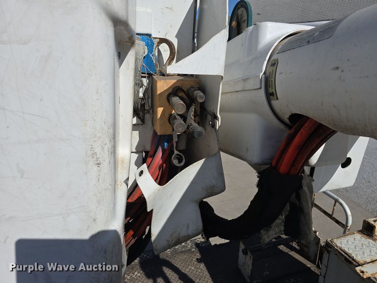 image for item DW3813 2005 Freightliner Busings Class M2 bucket truck