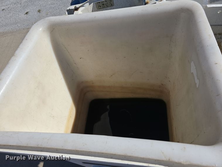 image for item DW3813 2005 Freightliner Busings Class M2 bucket truck