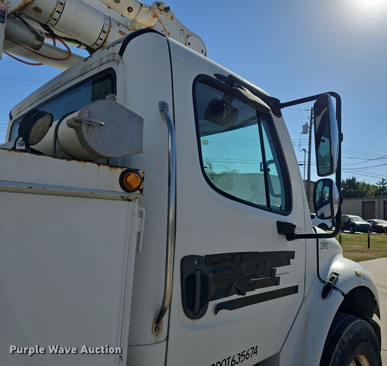 image for item DW3813 2005 Freightliner Busings Class M2 bucket truck