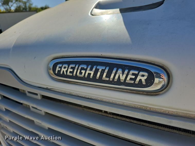 image for item DW3813 2005 Freightliner Busings Class M2 bucket truck