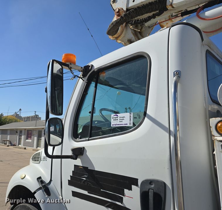 image for item DW3813 2005 Freightliner Busings Class M2 bucket truck