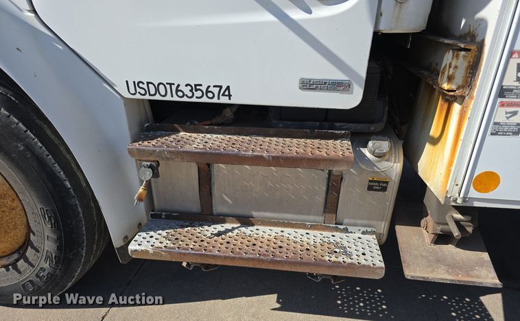 image for item DW3813 2005 Freightliner Busings Class M2 bucket truck