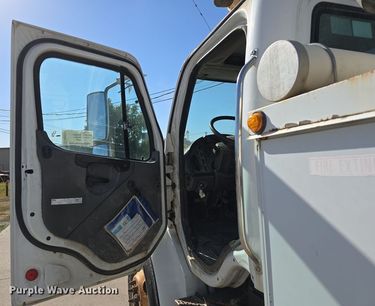 image for item DW3813 2005 Freightliner Busings Class M2 bucket truck