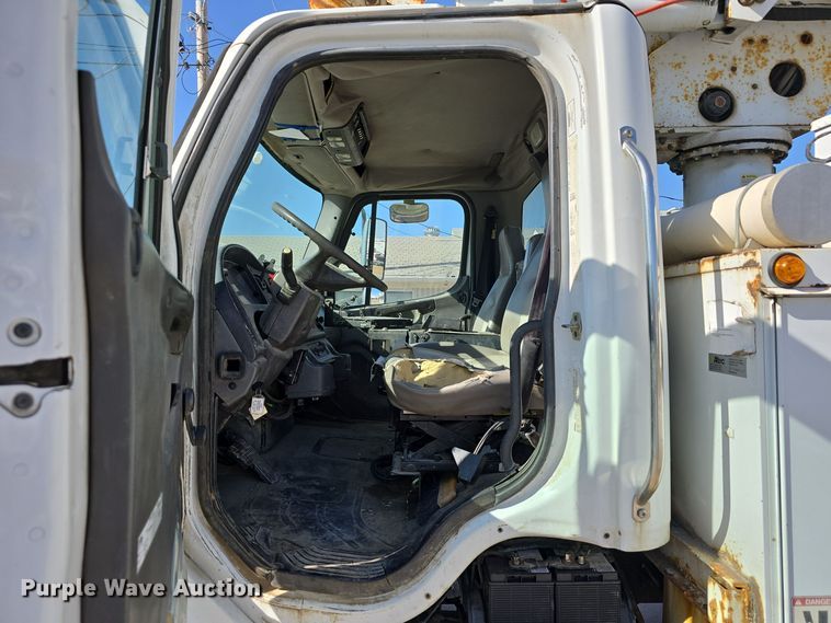 image for item DW3813 2005 Freightliner Busings Class M2 bucket truck