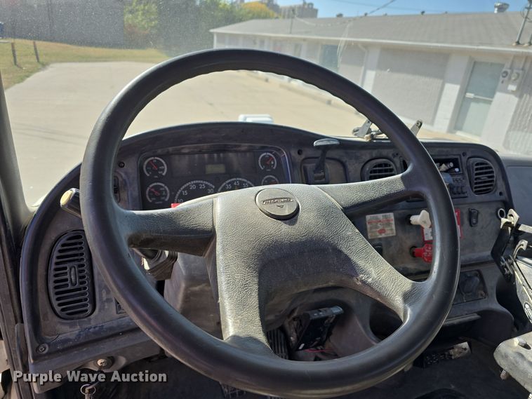 image for item DW3813 2005 Freightliner Busings Class M2 bucket truck